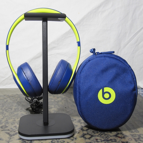 Beats Wireless Headphones - Picture 1 of 4
